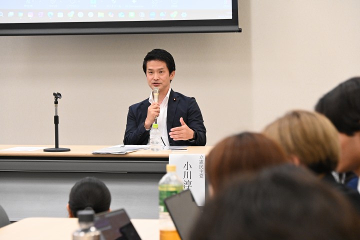 小川幹事長、若者政策討論会に参加