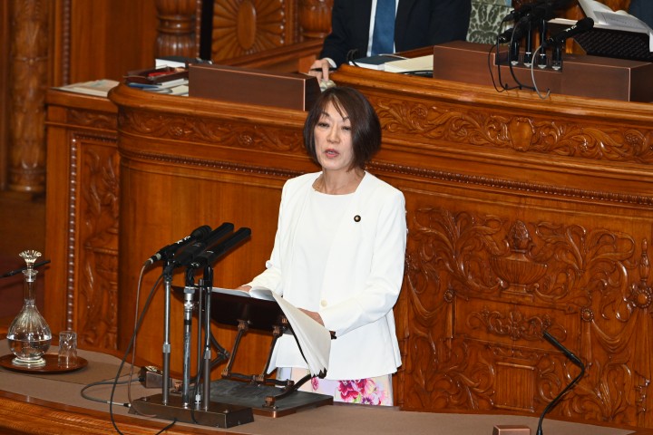 20260529参院本会議の質疑に立つ古賀千景議員
