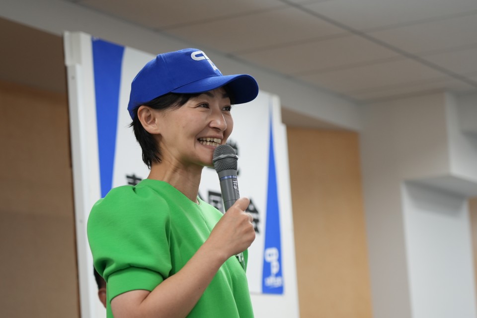 青年局活動報告・役員紹介を行うおおつき紅葉 事務局長 おおつき議員.JPG