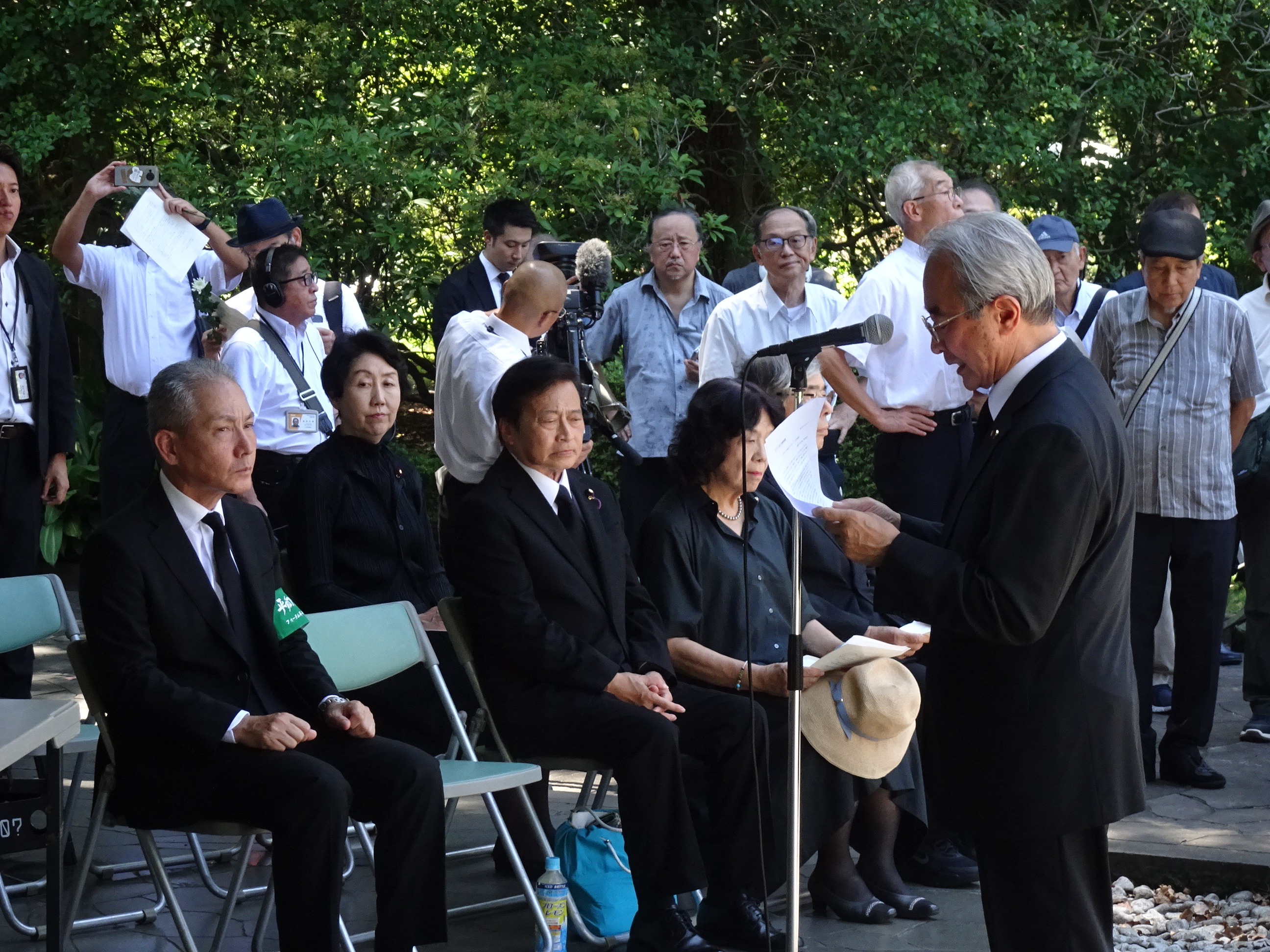 戦争犠牲者追悼、平和を誓う8.15集会」近藤昭一衆議院議員らが出席