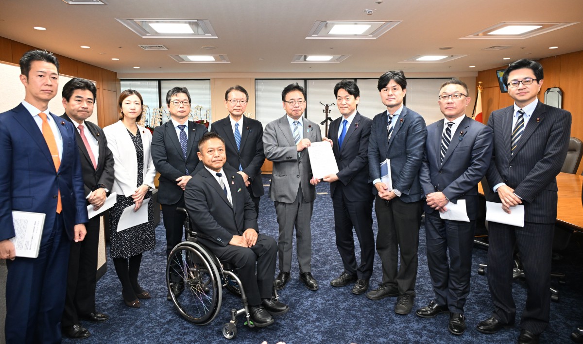 厚労大臣に、「診療報酬、介護・障害福祉サービス等報酬の引き上げを