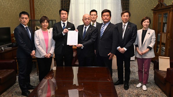 万博工事代金未払い問題の解決を図る議員立法を提出