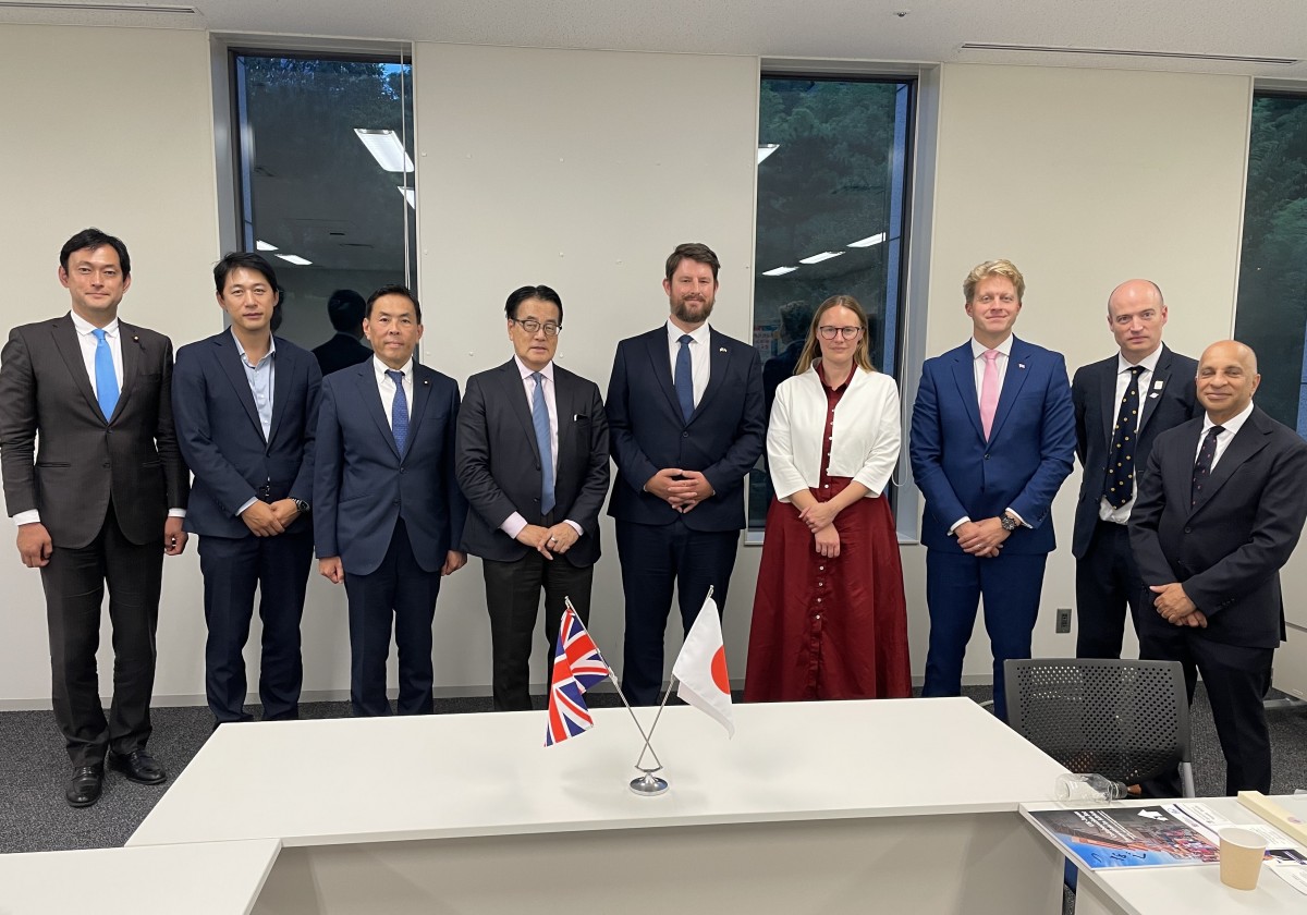 国際局】英日議員連盟訪日団が岡田外交・安保総合調査会長を表敬訪問