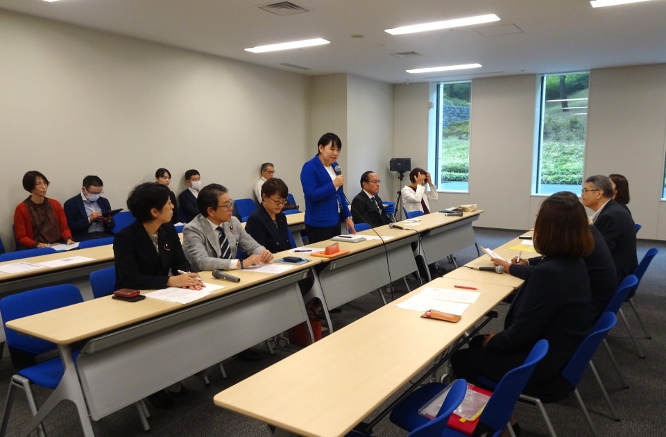 2026年10月20日 「被災地域における教職員の加配措置の継続に関する要請」の、意見交換で発言する岸真紀子議員