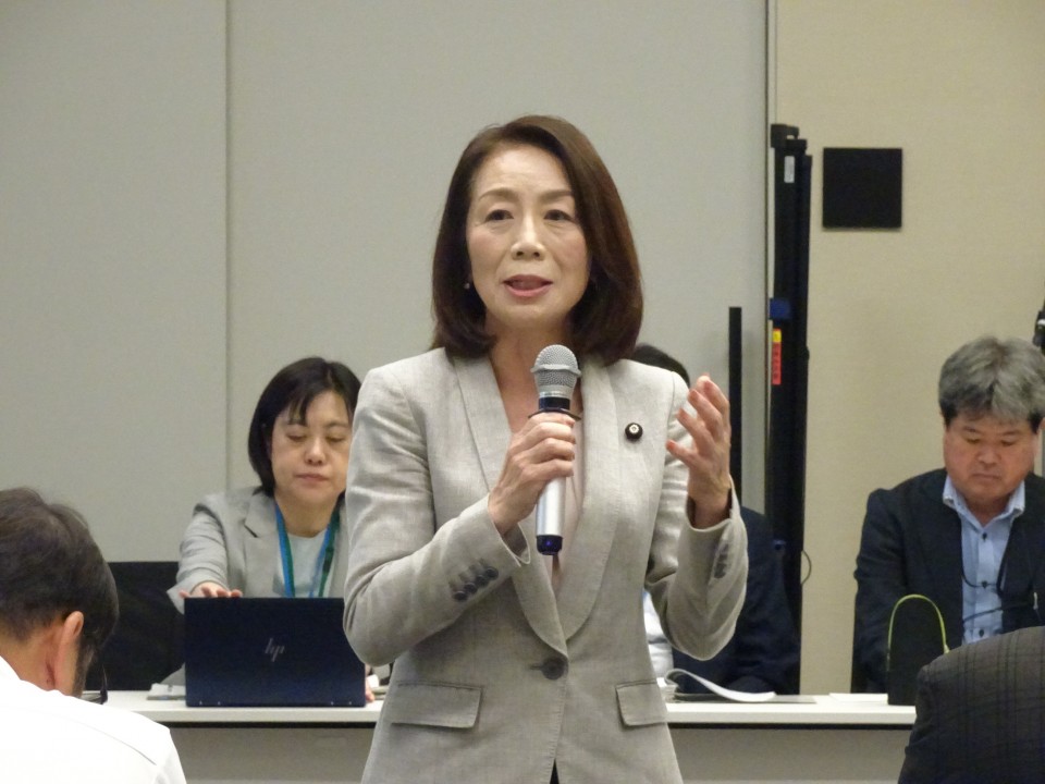 人手不足や労災対策、鳥獣被害への対応とともに、木材の高付加価値化と輸出強化の必要性を訴えた徳永エリ政務調査会長 人手不足や労災対策、鳥獣被害への対応とともに、木材の高付加価値化と輸出強化の必要性を訴えた徳永エリ政務調査会長