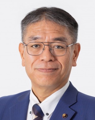 石本亮三