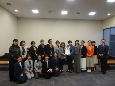 全国女性税理士連盟との意見交換の様子＝2026年4月21日
