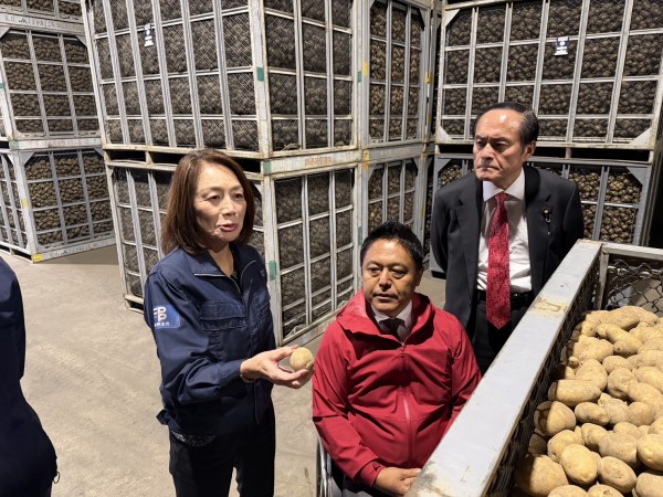 【北海道】農林水産キャラバン 北海道清里町の圃場やでん粉工場を視察