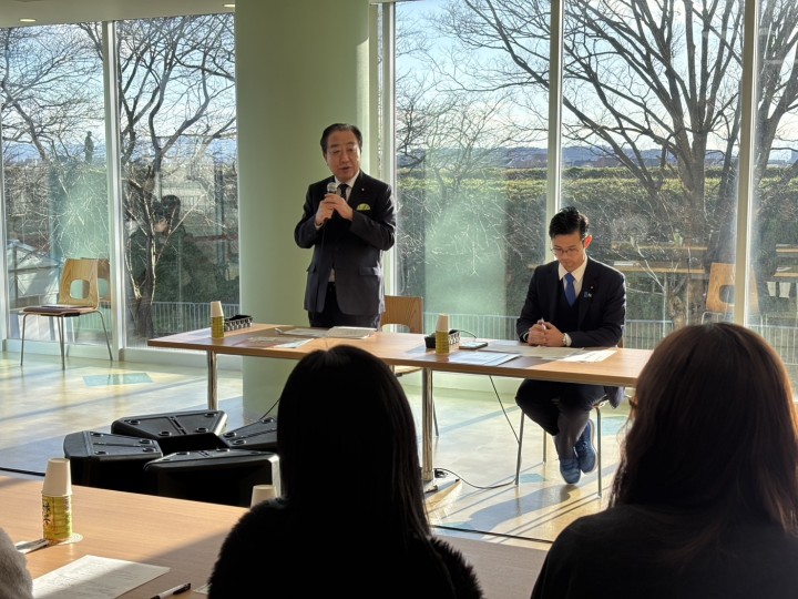 保育・幼児教育を学ぶ短大生らと意見交換