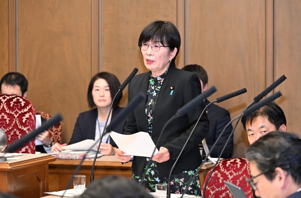 参院財政金融委員会で質問に立つ森ゆうこ議員（2026年10月27日）