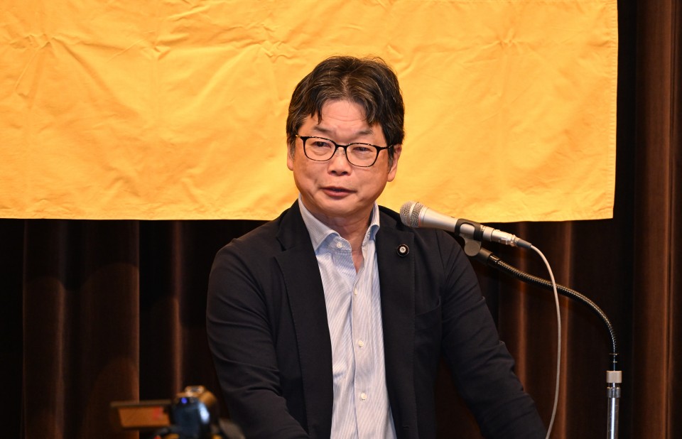 日本労働弁護団が主催する請願集会にてあいさつする石橋議員