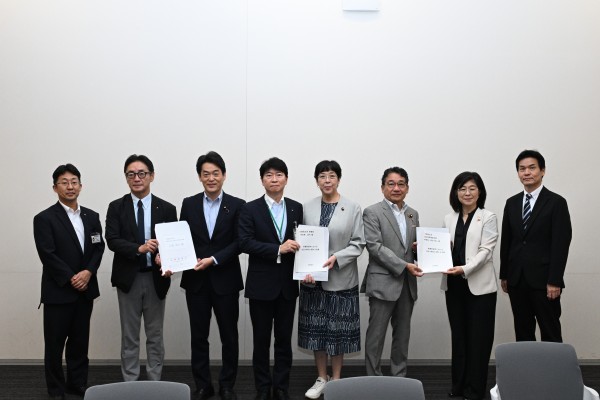 全国知事会から「参議院選挙における合区の解消」に関する緊急提言を受け、意見交換