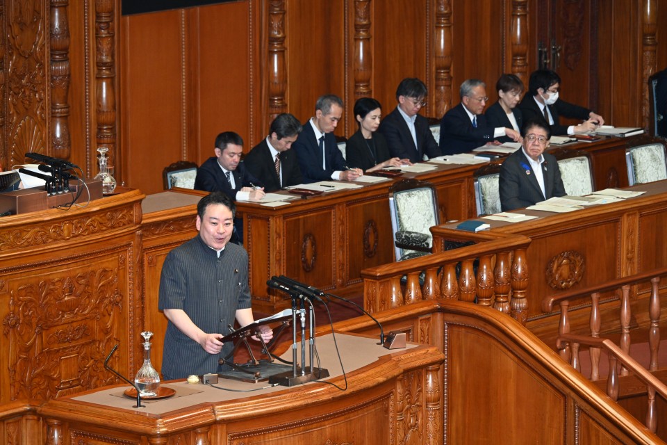 20260708参院本会議で質疑に立つ羽田次郎議員