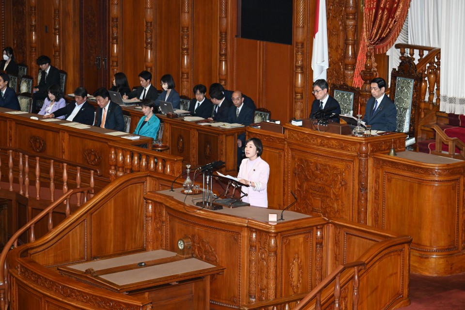 20260605参院本会議で反対討論に立つ村田享子議員