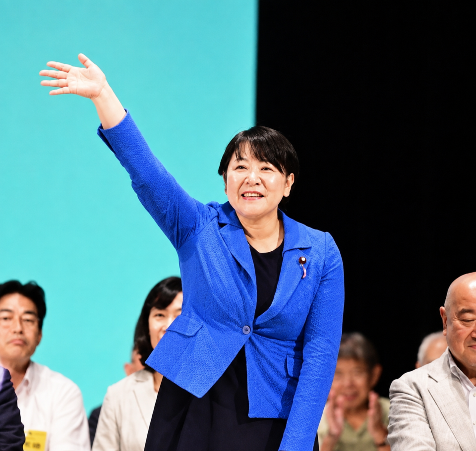 組織内議員として紹介を受ける岸真紀子参院議員