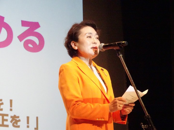 20260522狭山事件再審請求市民集会であいさつする高木真理参院議員