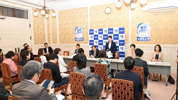 【参院議員総会】辻元参院議員会長代行「野党第1会派として責任を果たしていこう」と呼びかけ