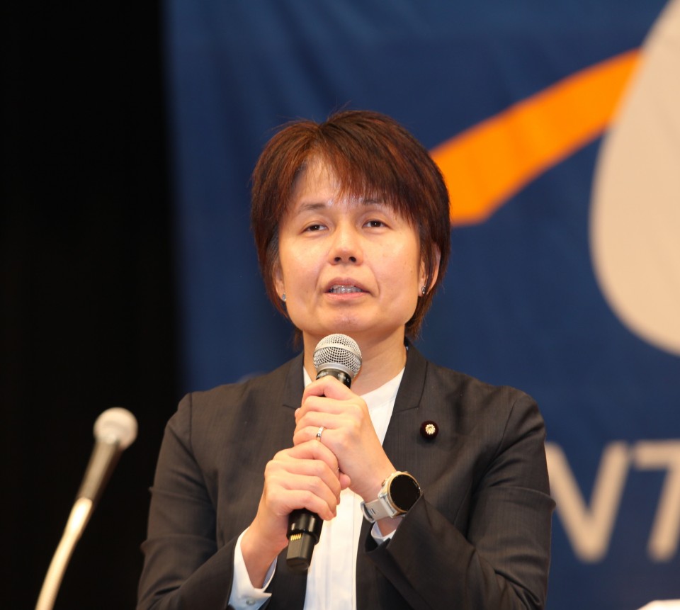 吉川沙織参院議員 20260714NTT労働組合「第29回定期全国大会」であいさつする吉川沙織参院議員