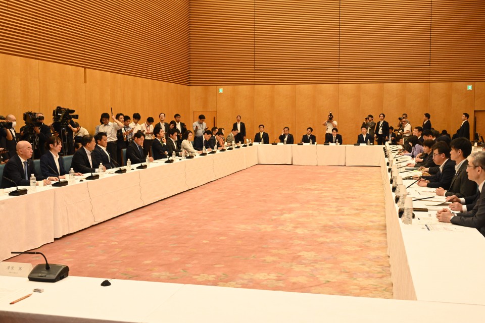 20260729社会保障に関する国民会議で意見を表明する水岡俊一代表