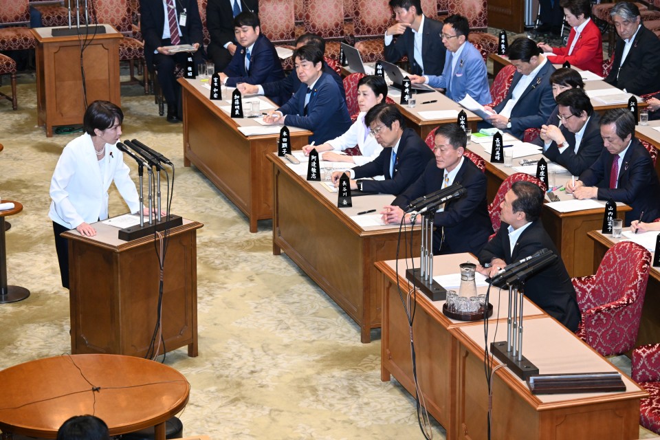 20260622参院予算委員会で高市総理に質問する森本真治議員