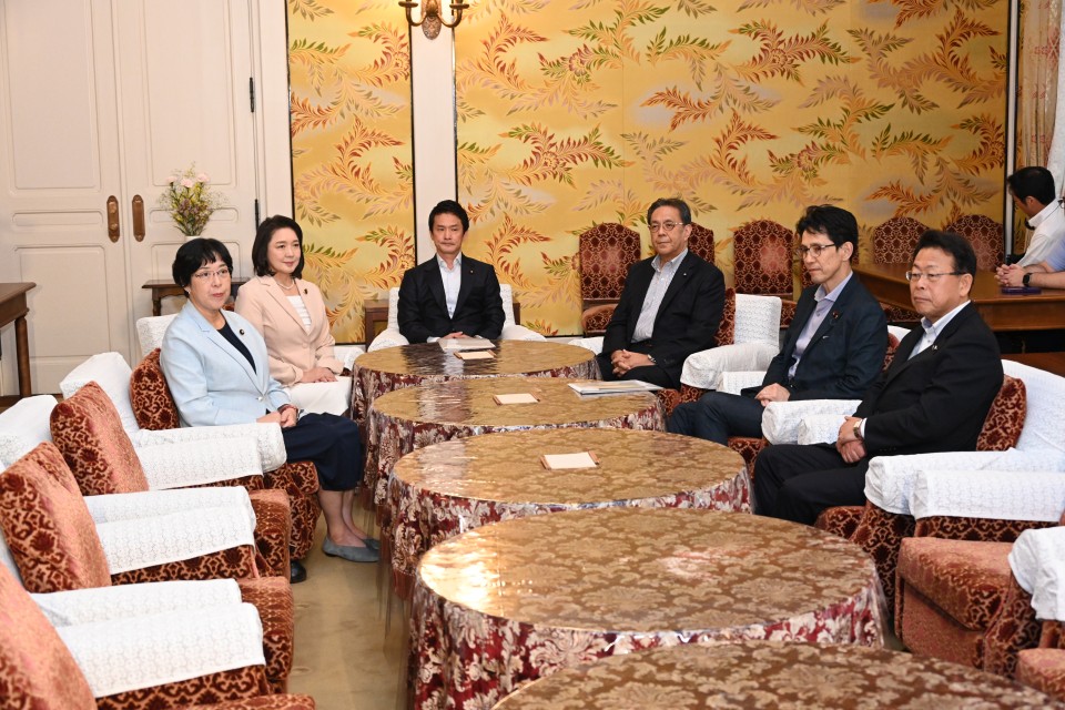 20260831３党党首会談に臨む水岡俊一代表と田名部匡代幹事長