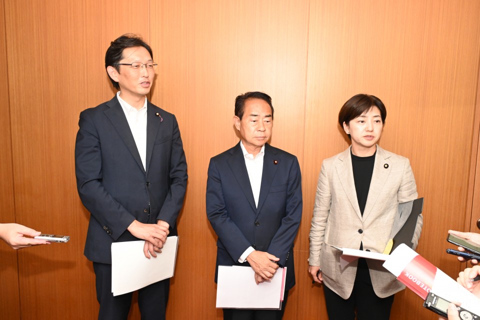 ③立憲20260827_135310農水省申し入れ.JPG