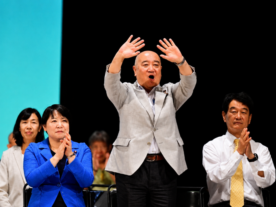 組織内議員として紹介を受ける鬼木誠参院議員