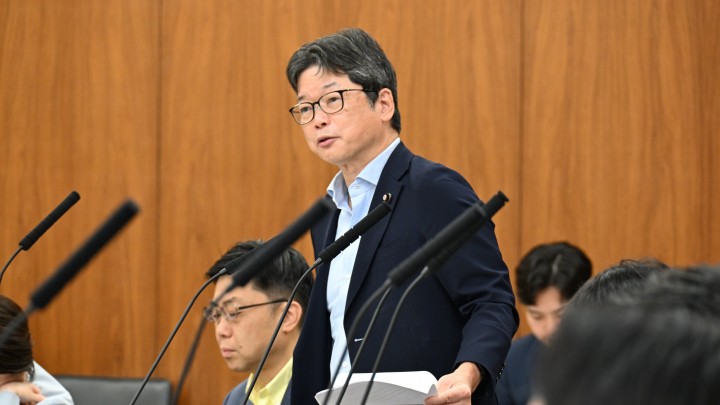 20260618厚労委員会で質疑に立つ石橋通宏議員