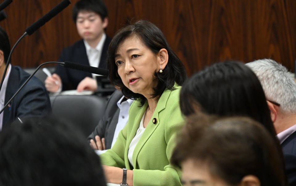 20260714参院法務委員会で参考人に対して質疑を行う牧山ひろえ議員