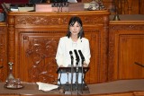 20260717参院本会議で、国旗損壊処罰法案の反対討論に立つ塩村あやか議員