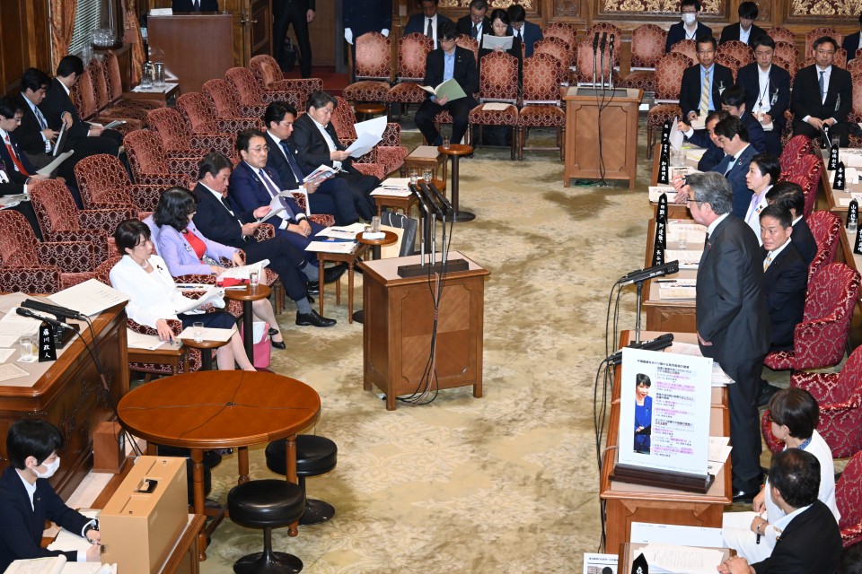20260622参院予算委員会で質問する杉尾秀哉議員