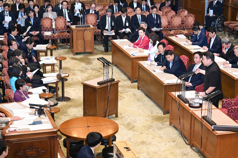 250260706参院決算委員会で質問する羽田次郎議員