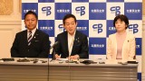 立憲民主・無所属議員会長選挙の立候補届出締め切り後に記者会見に応じる広田一選管委員長（写真中央）