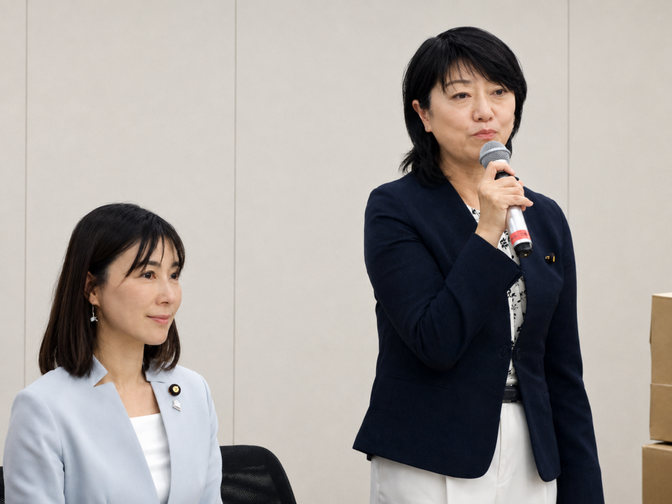 20260622共同提出の集いには塩村あやか議員（写真左）と三上えり議員（写真右）が参加