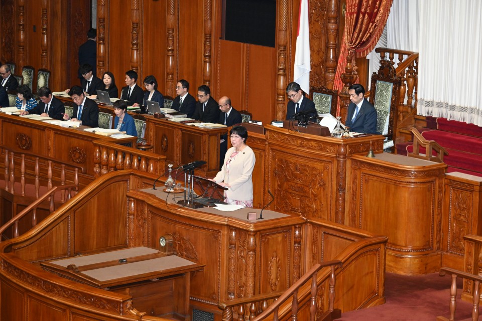 20261008参院本会議で代表質問に立つ田名部匡代幹事長