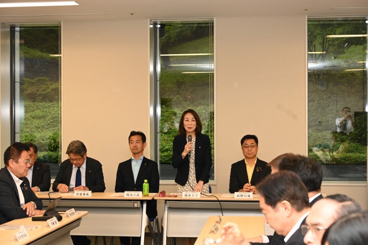 20260625第20回三党合同政調審議会であいさつする徳永エリ政調会長