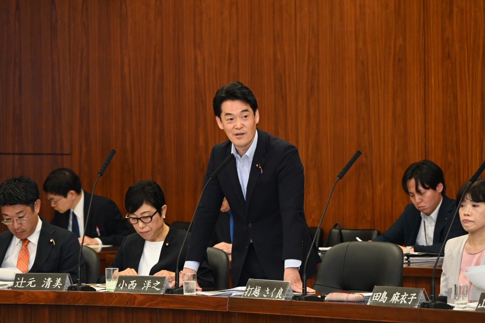 20260722参院憲法審査会で質疑に立つ小西洋之議員