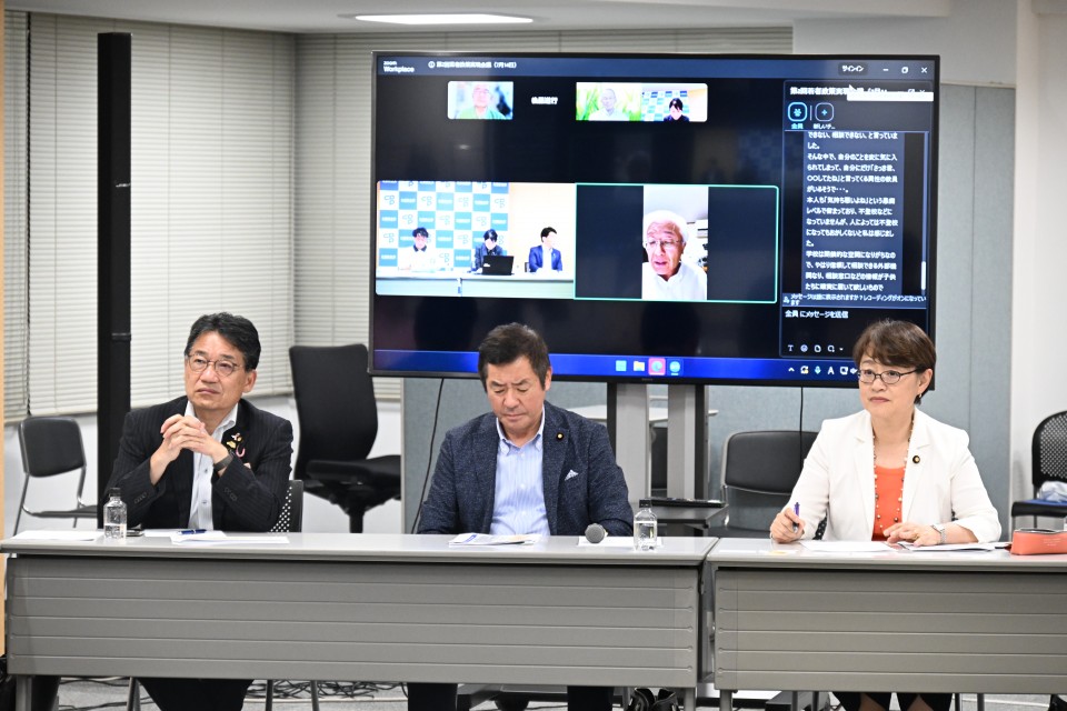 (左)熊谷裕人 参院議員 (中央)勝部賢志 参院議員 (右)小島とも子 参院議員 参加した熊谷、勝部、小島各参院議員