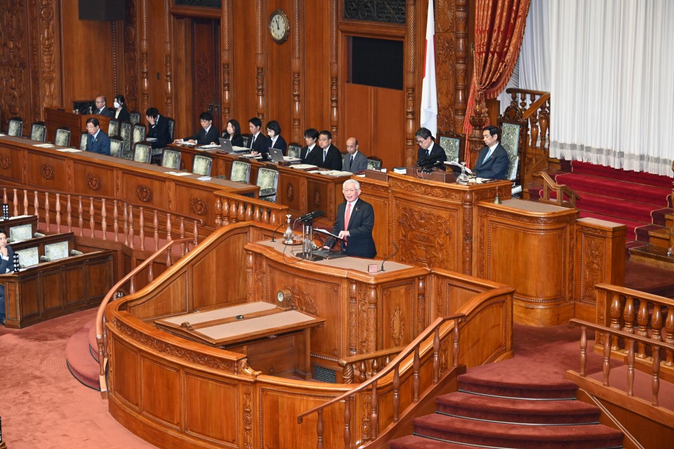 20260717参院本会議で、再審法案の反対討論に立つ泉房穂議員