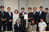 20260602若者から政策提言を受け取る水岡代表、山内青年局長