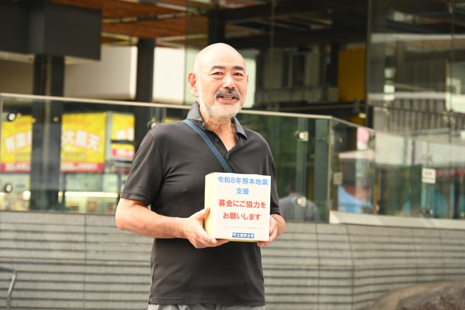 募金活動中の川名東京都連会長