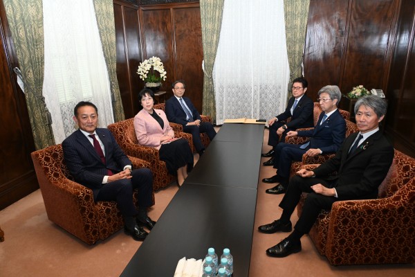 立憲・自民の参院会長、幹事長、国対委員長会談を開催　暫定予算の編成求める