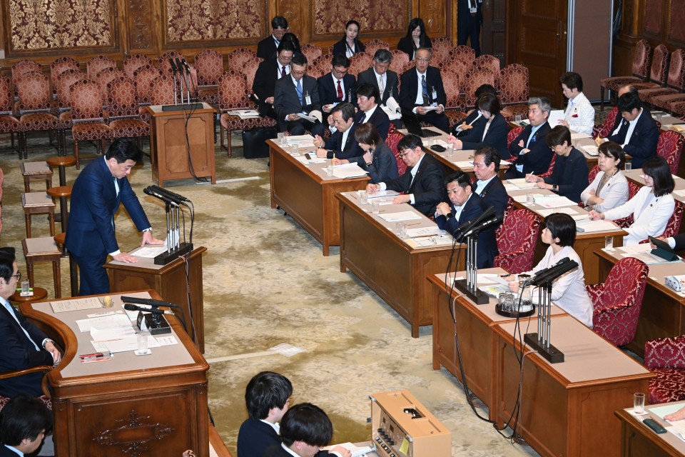 20260521参院連合審査で質問する打越さく良議員