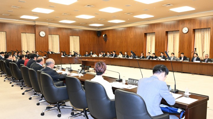 20260715参院憲法審査会で会派を代表して意見表明する田島麻衣子議員
