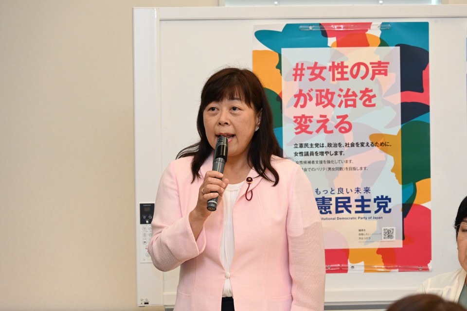 あいさつする伊藤めぐみ神戸市会議員