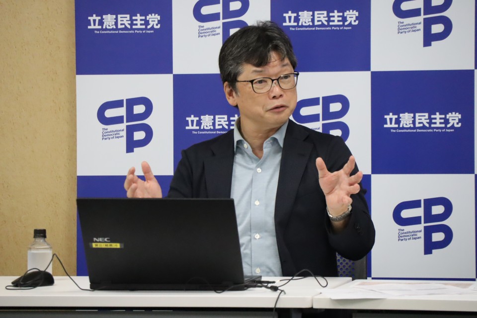 講義中の石橋通宏社会保障・雇用制度改革調査会長・議院運営委員会筆頭理事