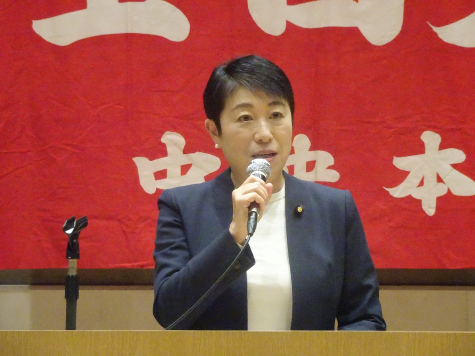 ハイヤー・タクシー業界の待遇改善に向け、議員連盟として引き続き現場と連携しながら国会に臨んでいく姿勢を示す辻元清美タクシー政策議連会長 DSC02447.JPG