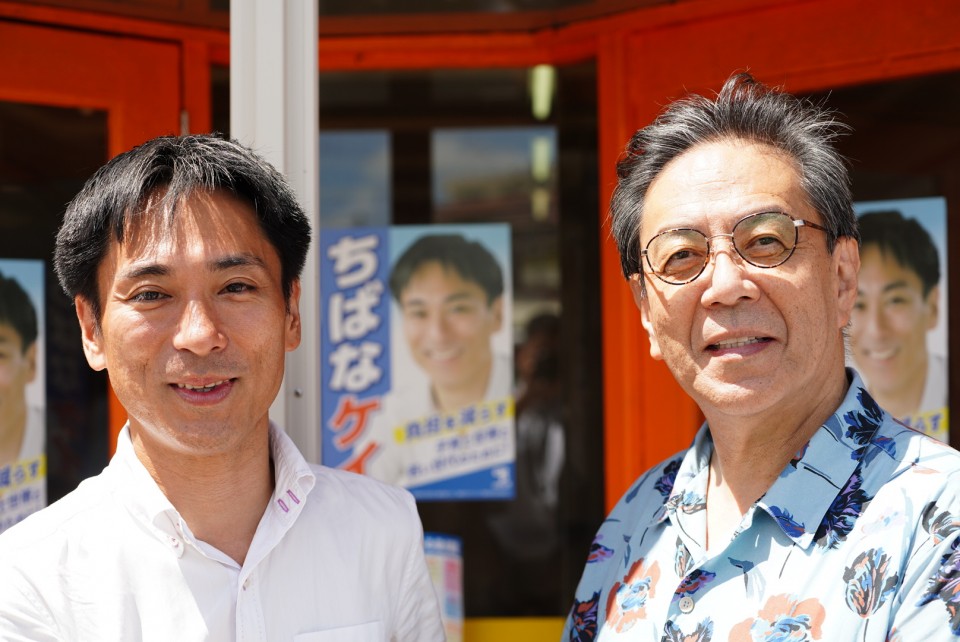 沖縄市議選のちばなケイ候補の激励に訪れた水岡俊一代表