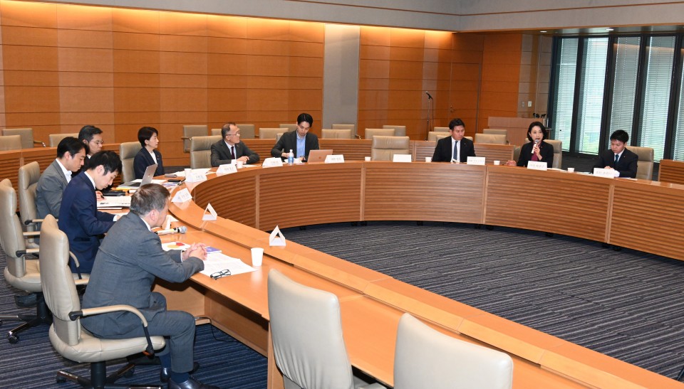 20260616国会議員討論会「日本の核政策を問う―安保三文書改定をめぐって」であいさつする田島麻衣子参院議員