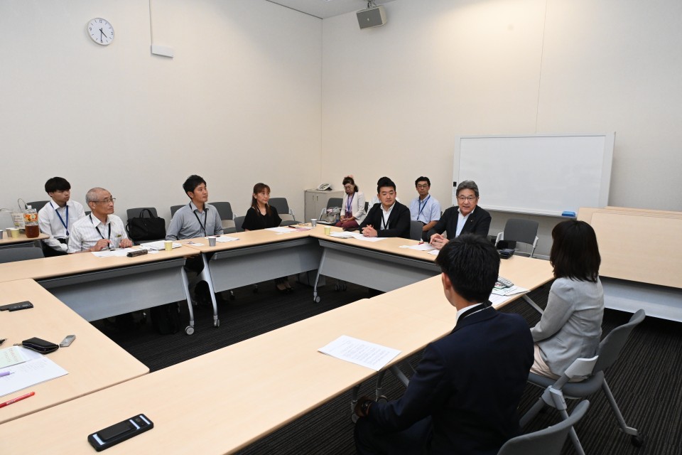 20260731「吃音のある児童・生徒に対する支援体制の確立を」要望団体と杉尾議員らが文科省へ要望